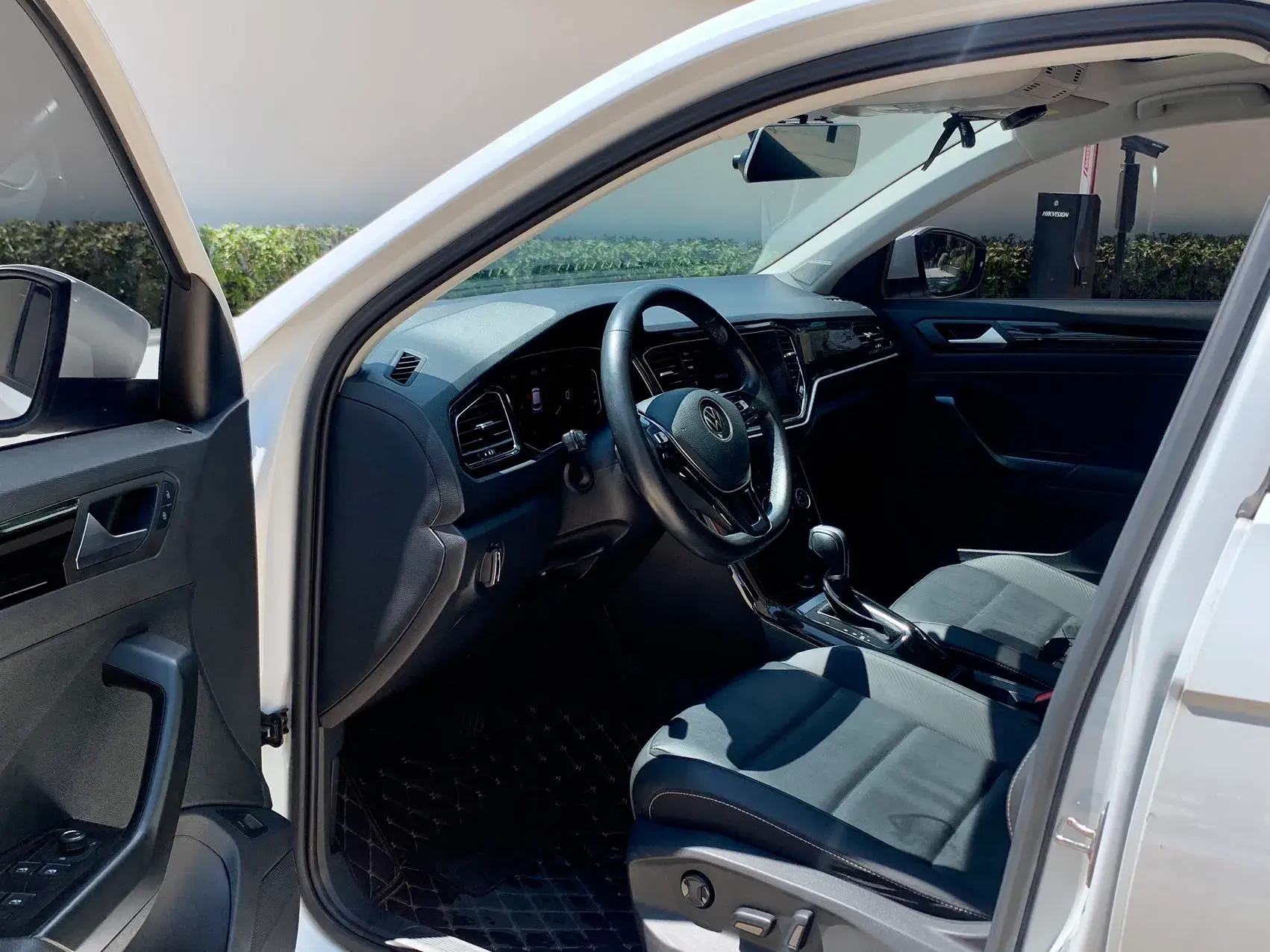 2022 VOLKSWAGEN T-ROC thumbnail 4