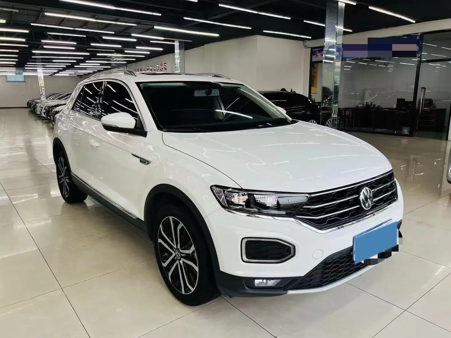 2021 VOLKSWAGEN T-ROC thumbnail 3