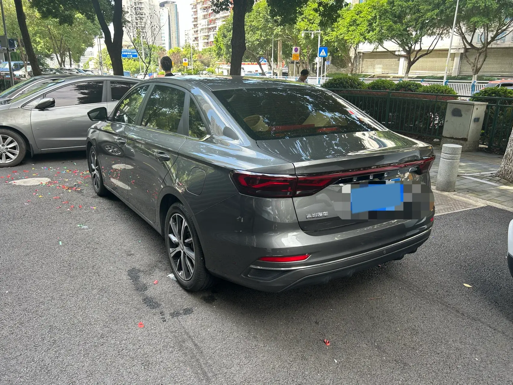 2022 GEELY EMGRAND thumbnail 2