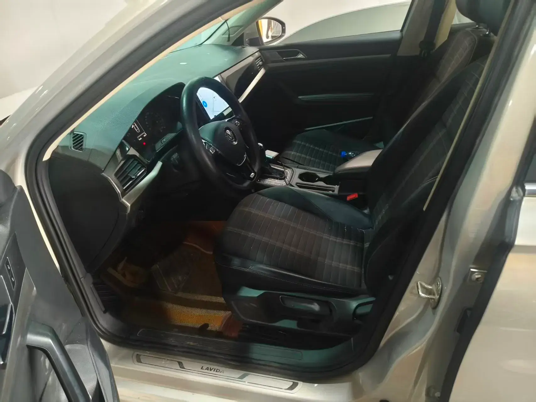 2018 VOLKSWAGEN LAVIDA thumbnail 4