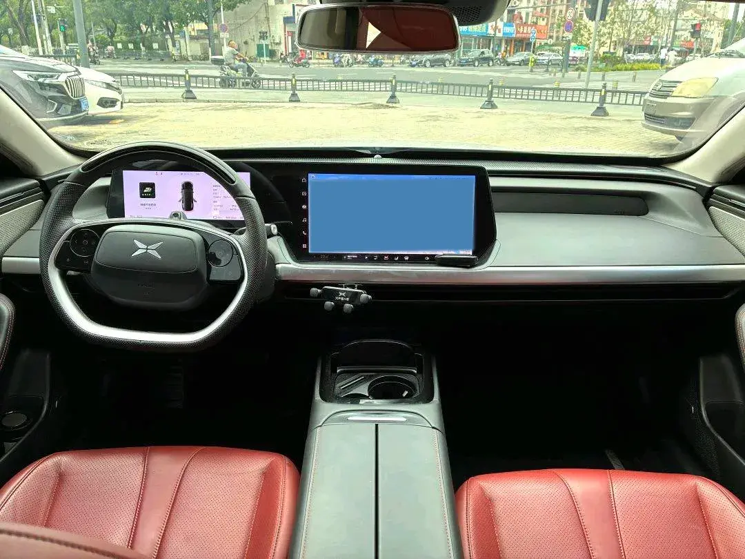 2021 XPENG P7 thumbnail 4