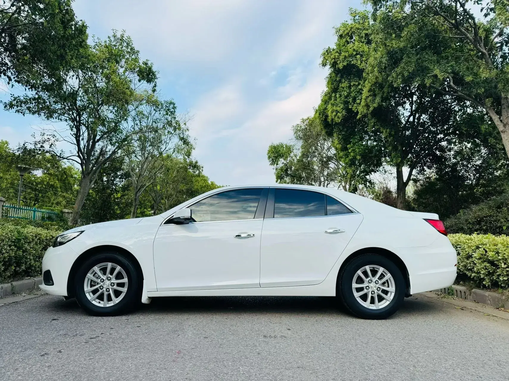 2018 CHEVROLET MALIBU thumbnail 3