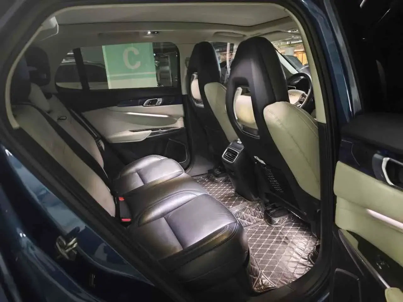 2017 LYNK&CO 01 thumbnail 3