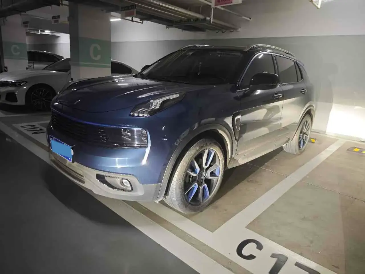 2017 LYNK&CO 01 view 1