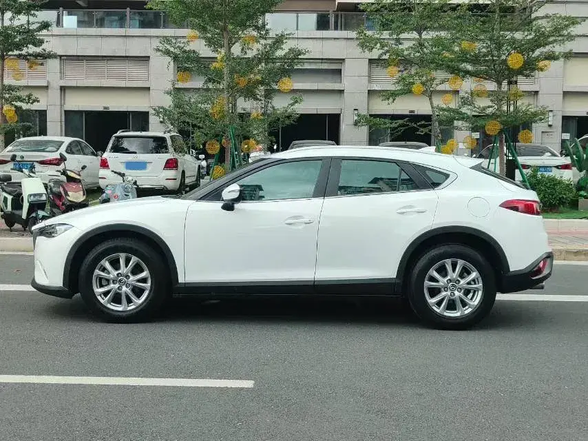 2018 MAZDA CX-4 thumbnail 4
