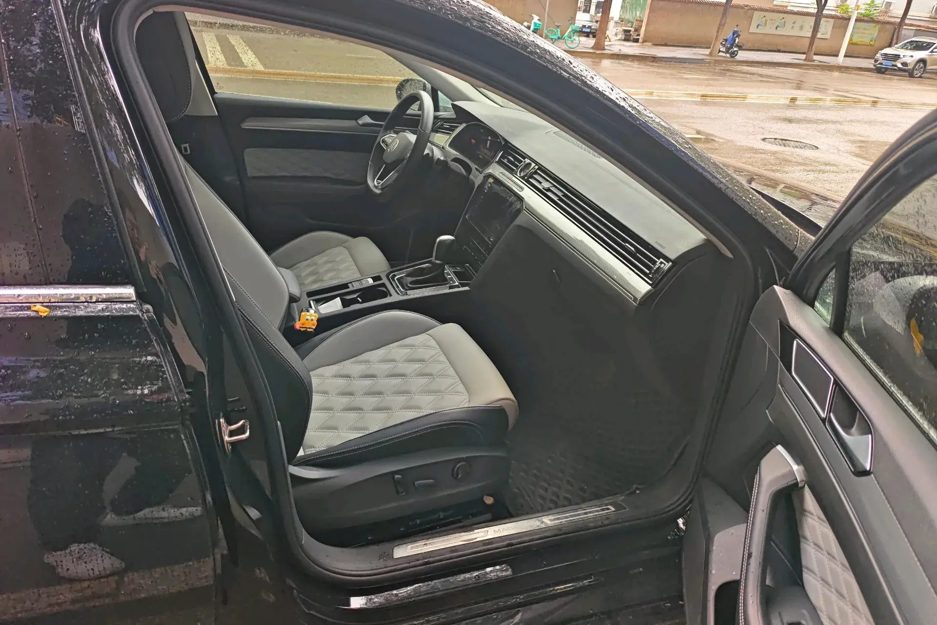 2023 VOLKSWAGEN MAGOTAN thumbnail 4