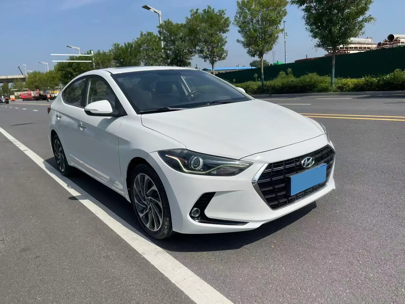 2019 HYUNDAI ELANTRA thumbnail 2