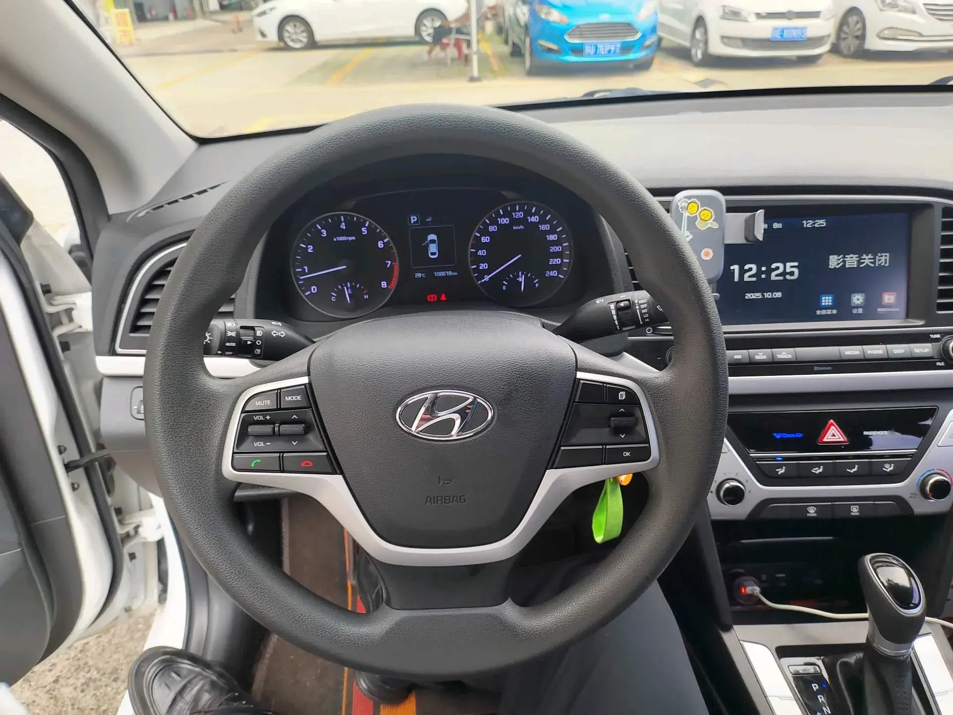 2016 HYUNDAI ELANTRA thumbnail 4