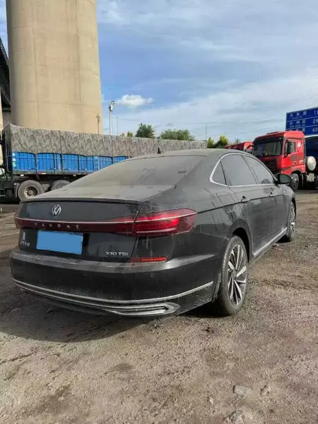 2022 VOLKSWAGEN PASSAT thumbnail 4