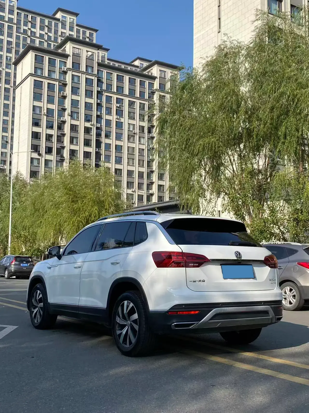 2019 VOLKSWAGEN TAYRON thumbnail 4