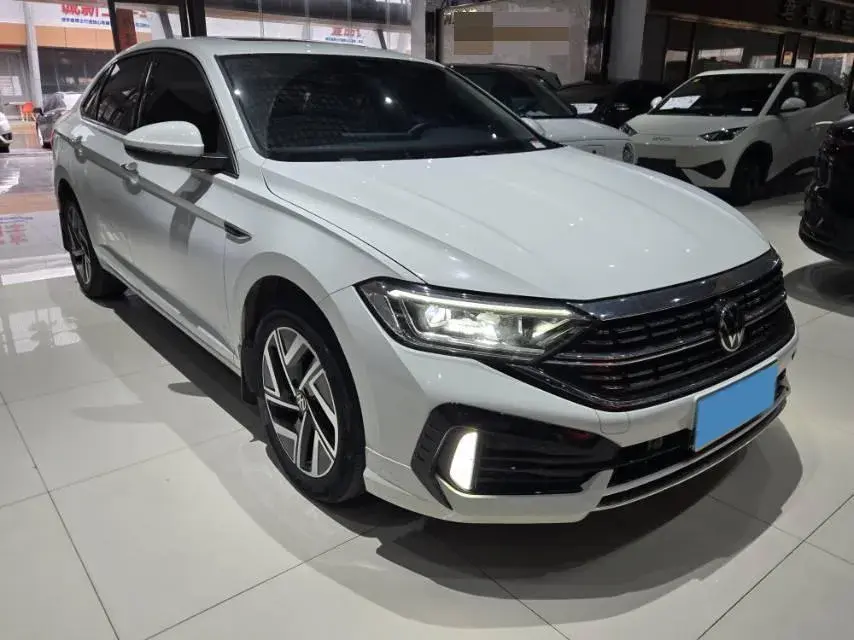 2023 VOLKSWAGEN SAGITAR thumbnail 3