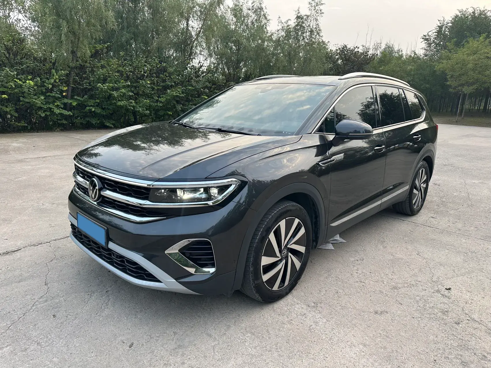 2021 VOLKSWAGEN TALAGON view 1