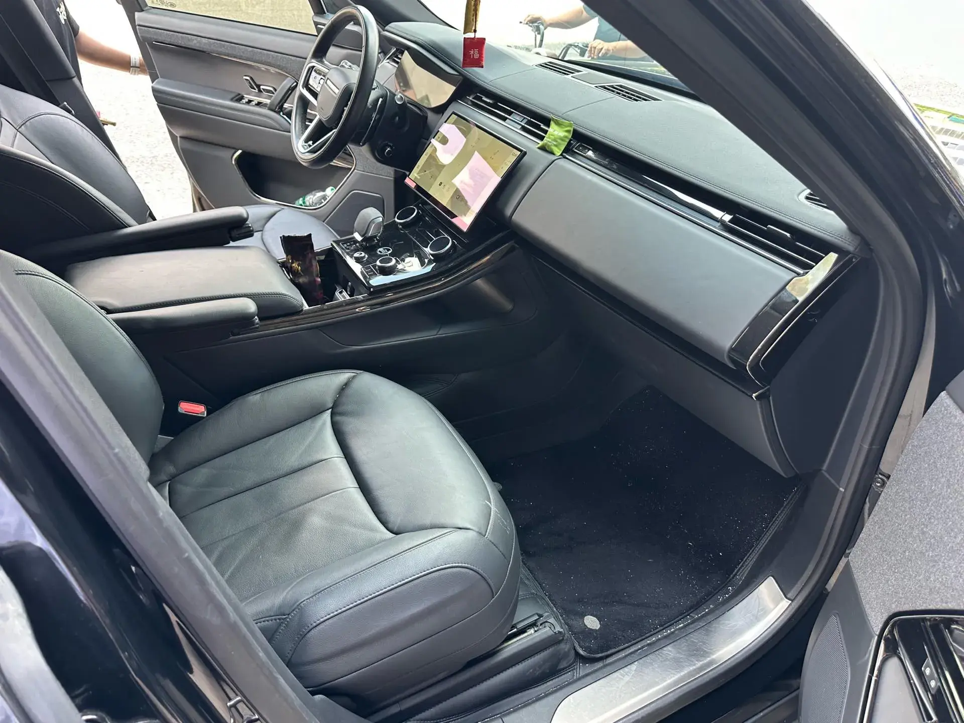 2023 LAND ROVER thumbnail 3