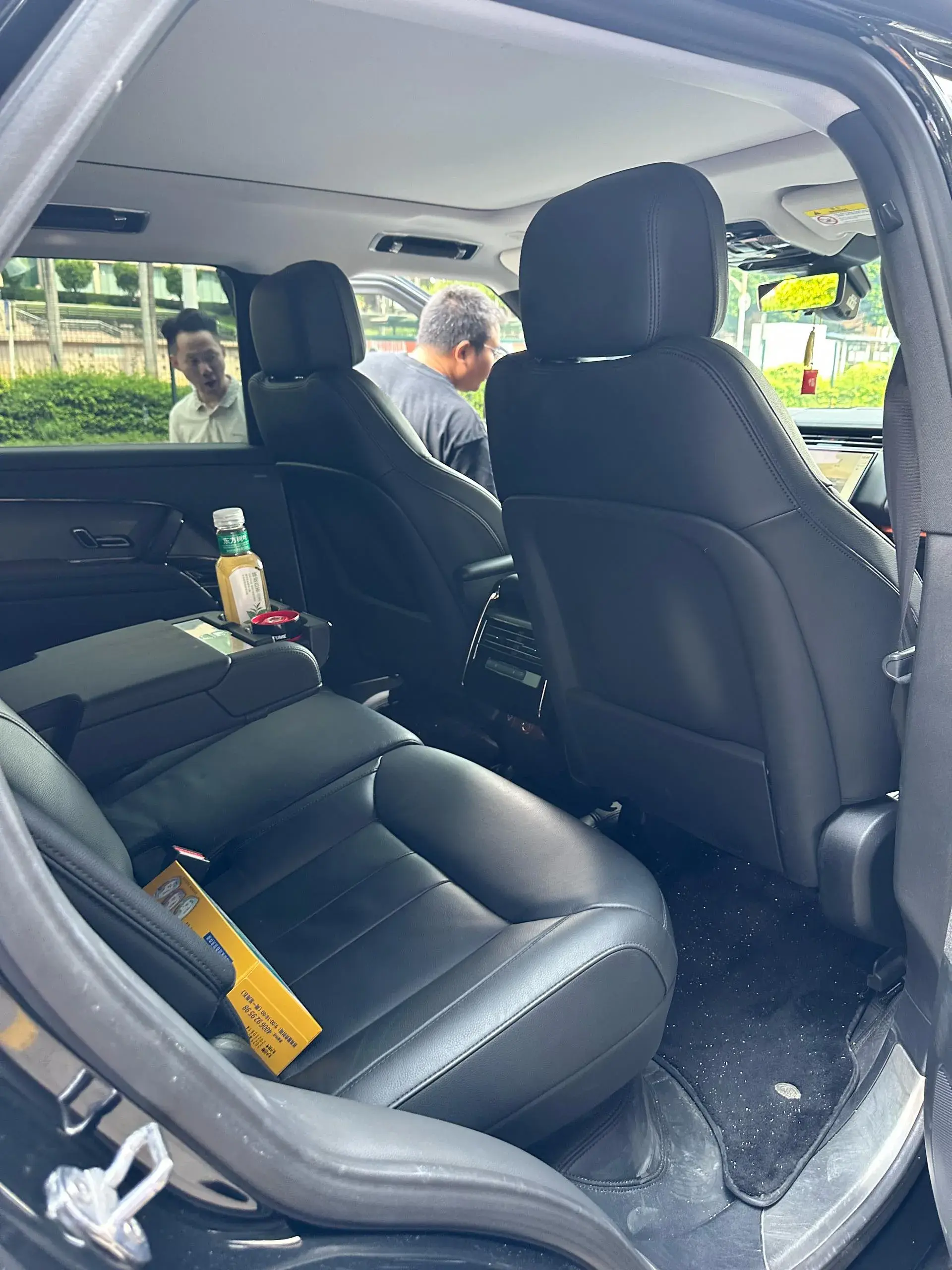 2023 LAND ROVER thumbnail 4