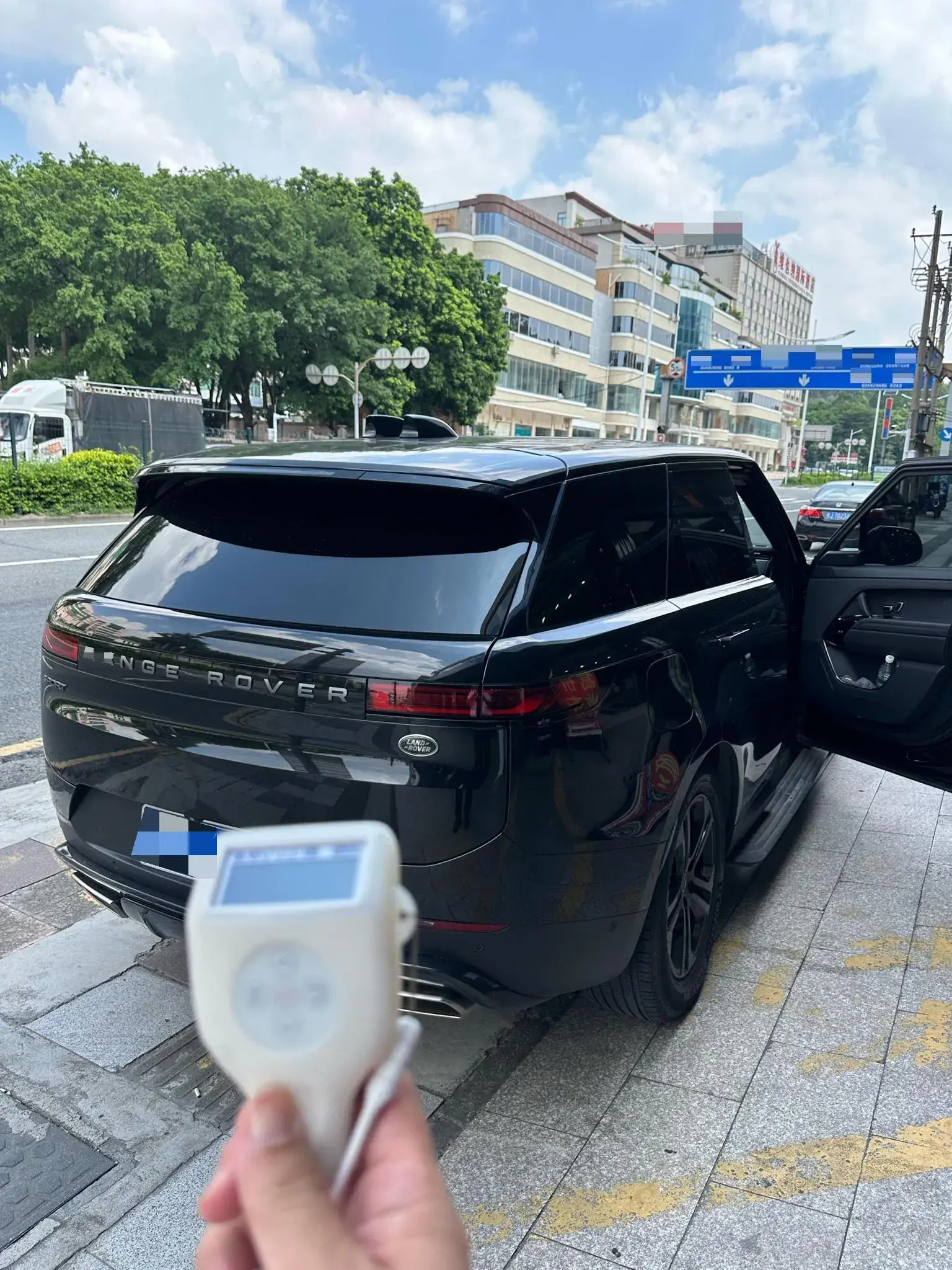 2023 LAND ROVER thumbnail 2