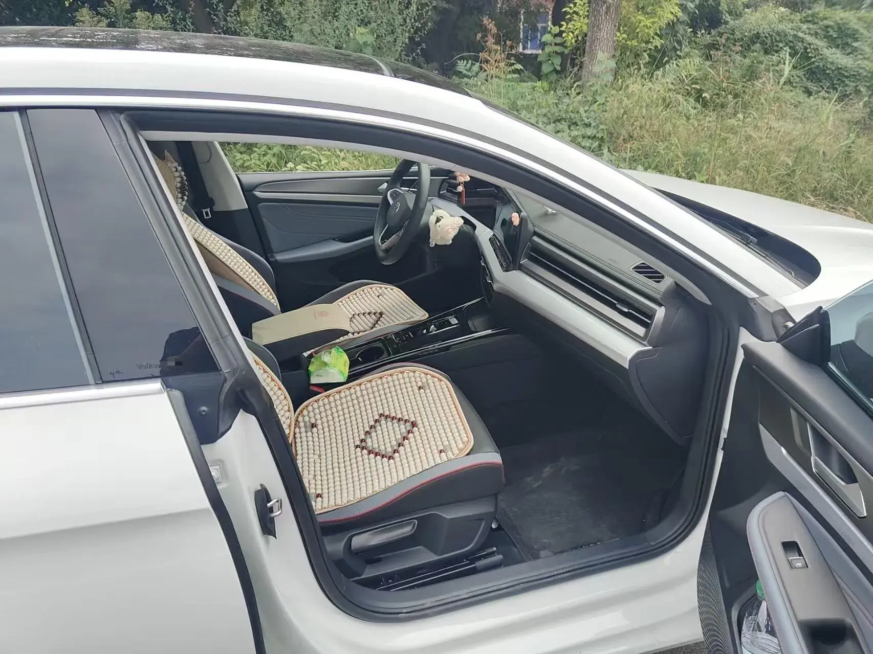 2025 VOLKSWAGEN LAMANDO thumbnail 3