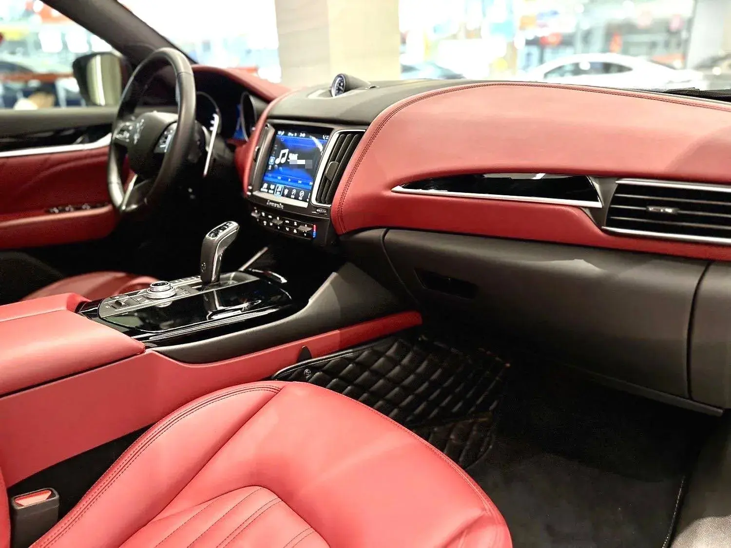 2021 MASERATI LEVANTE thumbnail 4