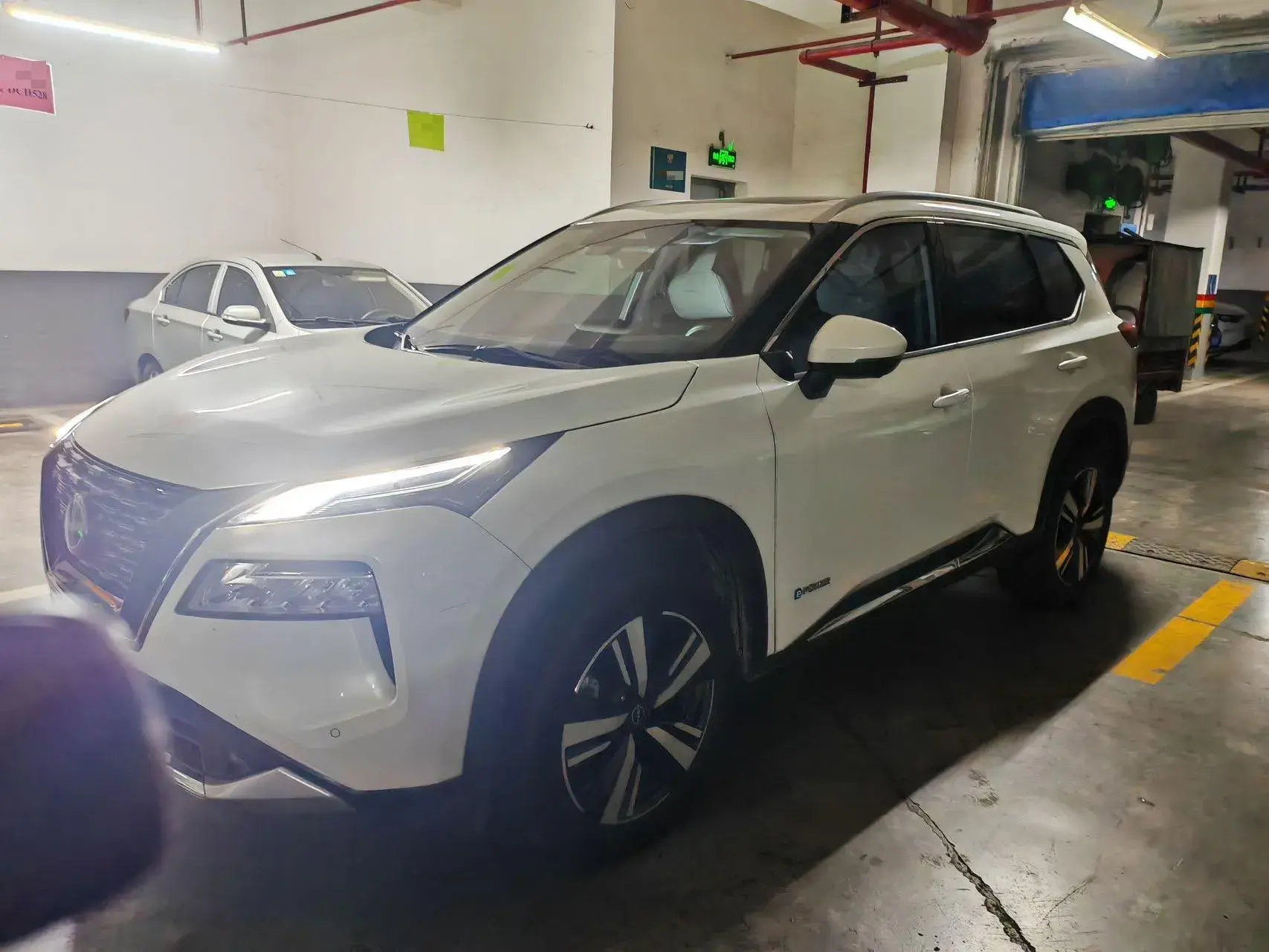 2023 NISSAN X-TRAIL view 1