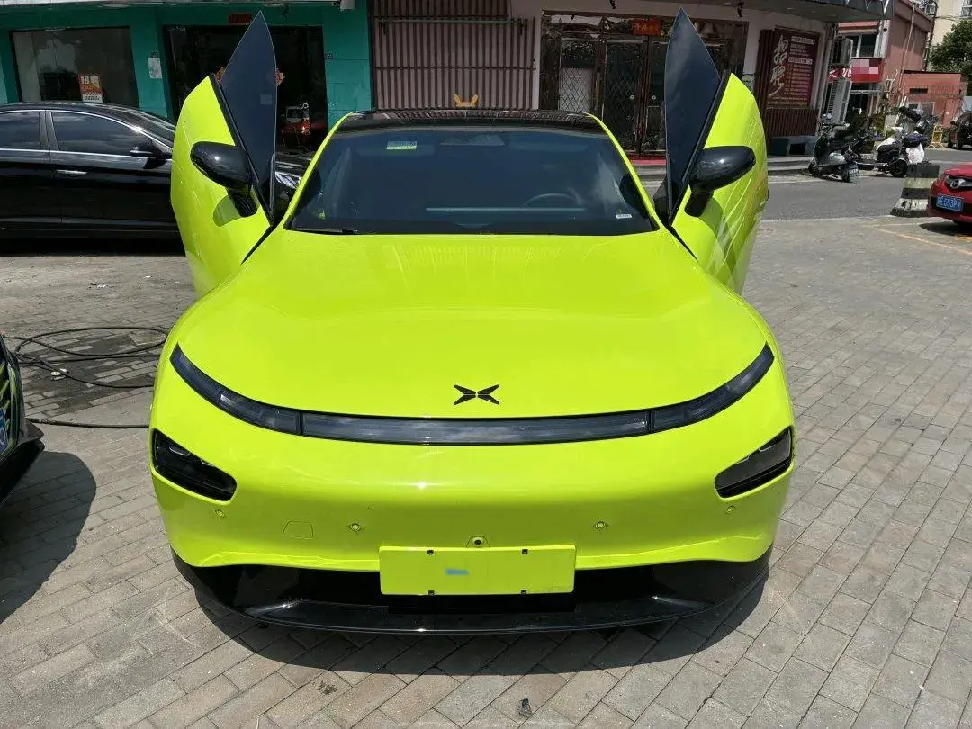 2021 XPENG P7 thumbnail 3