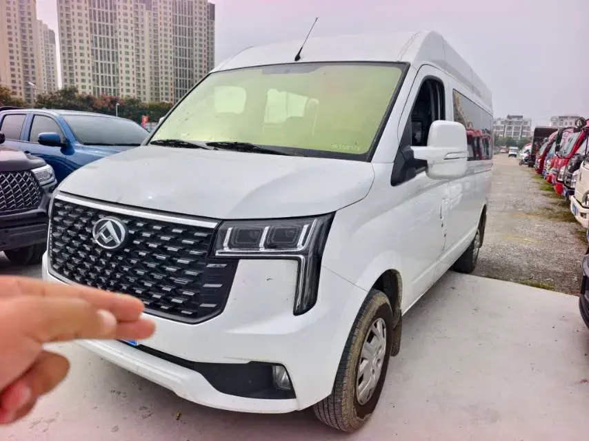 2025 MAXUS XinTu V80 2.0T 147HP L4 6MT