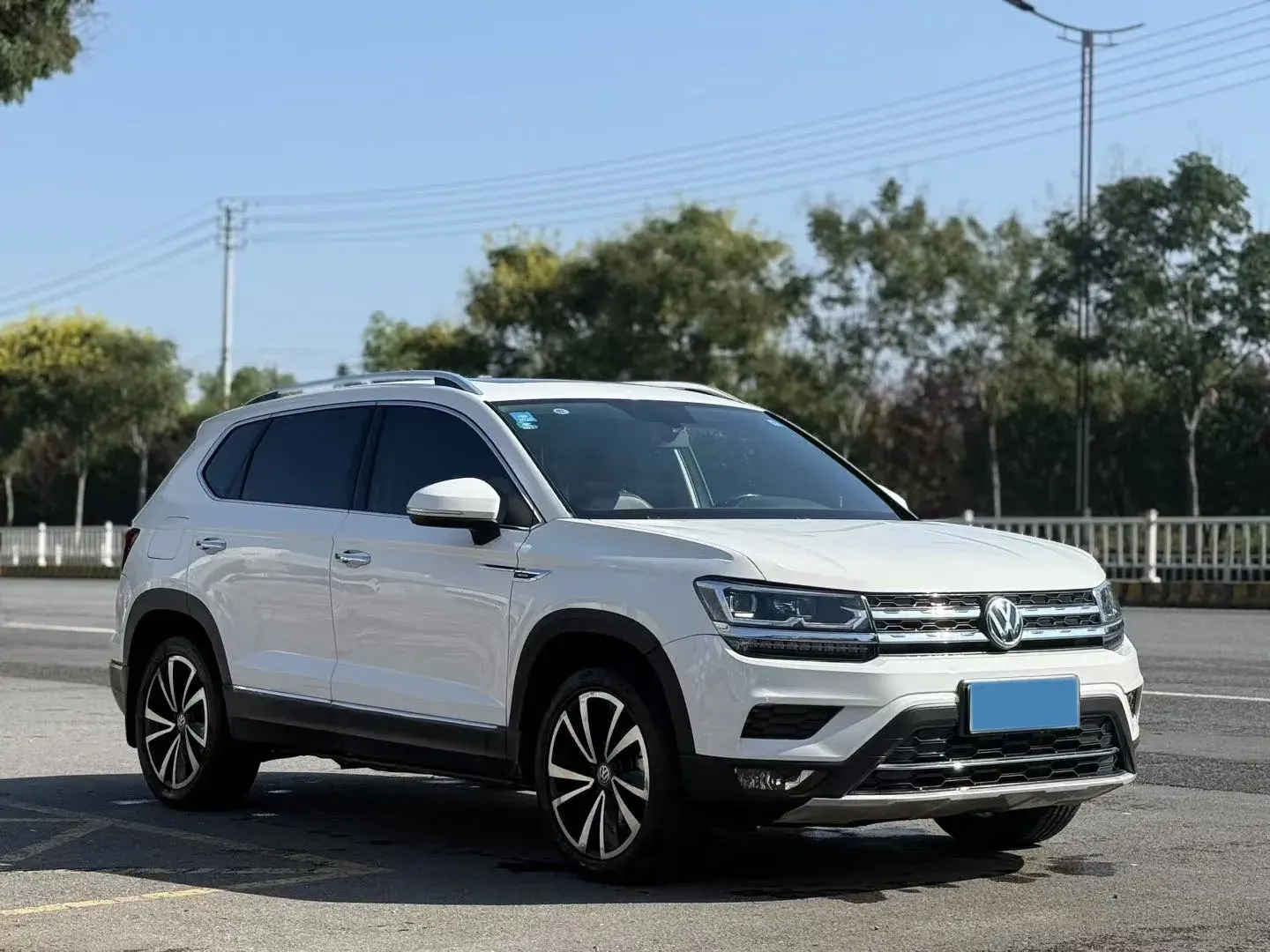 2019 VOLKSWAGEN THARU thumbnail 3