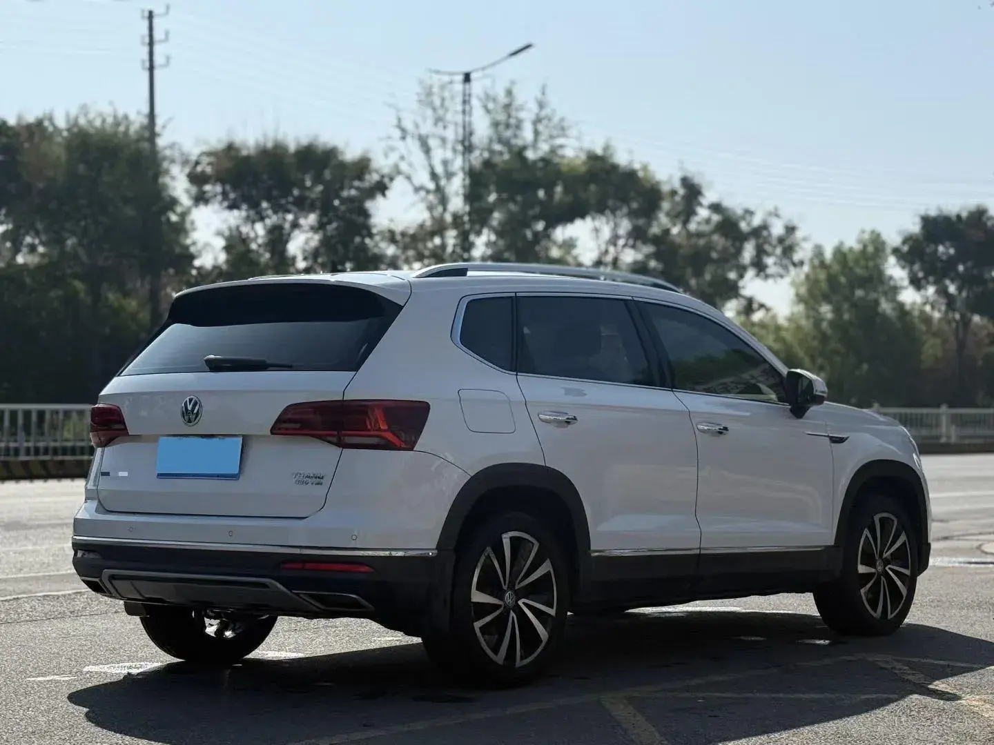 2019 VOLKSWAGEN THARU thumbnail 4