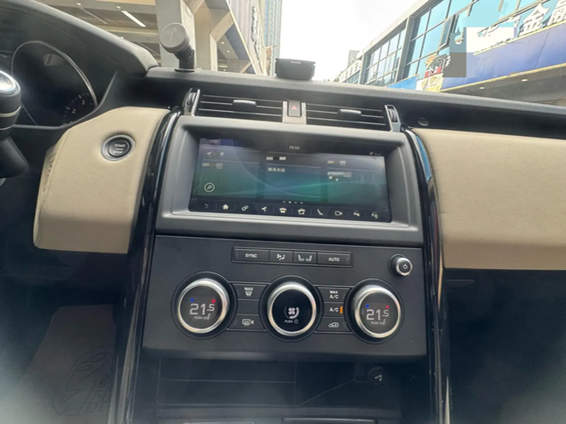 2019 LAND ROVER thumbnail 4