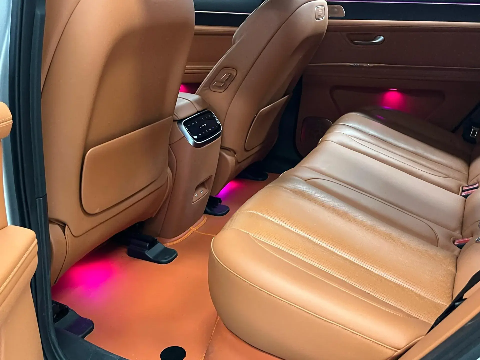 2024 AITO AITO thumbnail 4