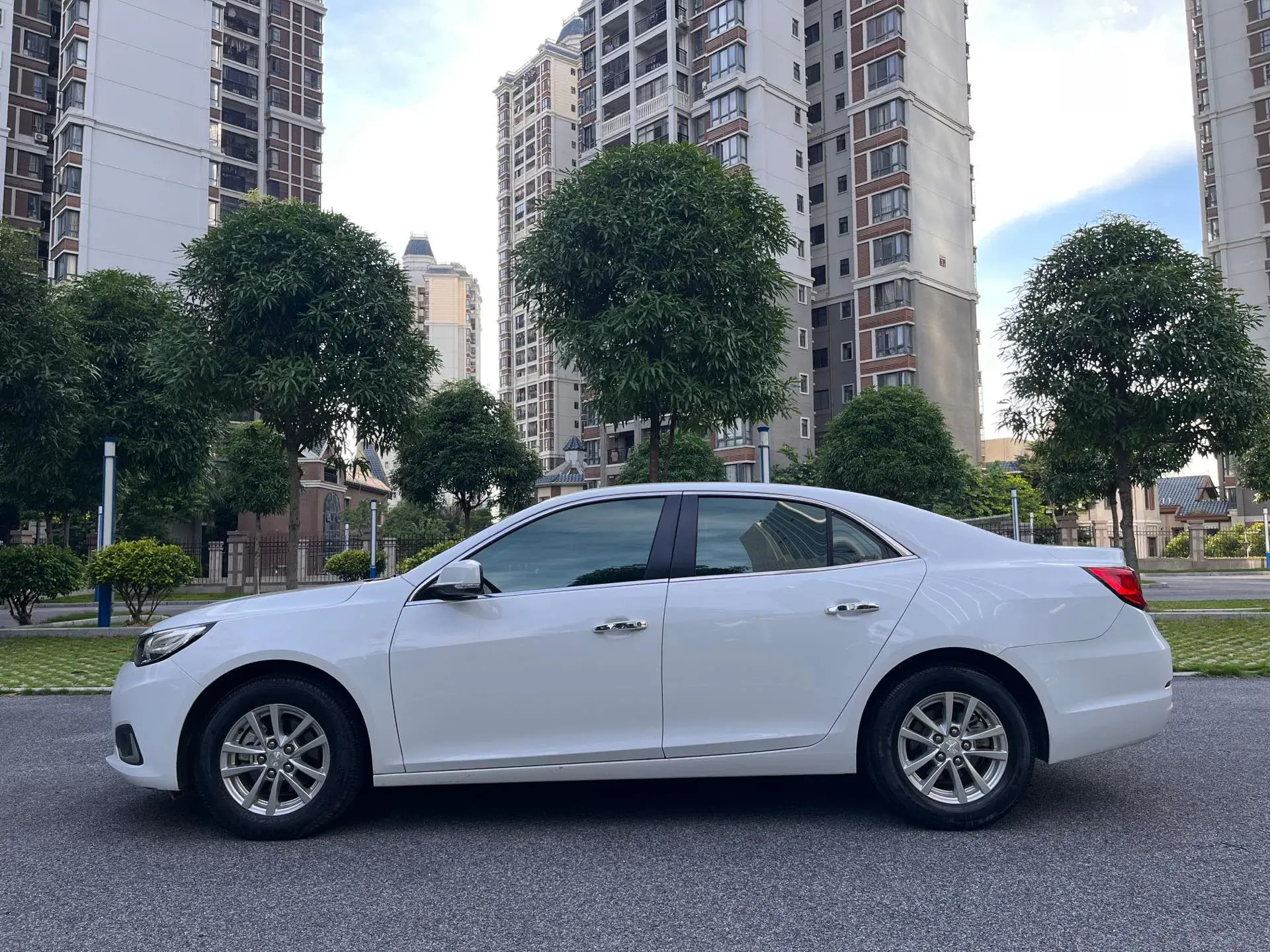 2018 CHEVROLET MALIBU thumbnail 3