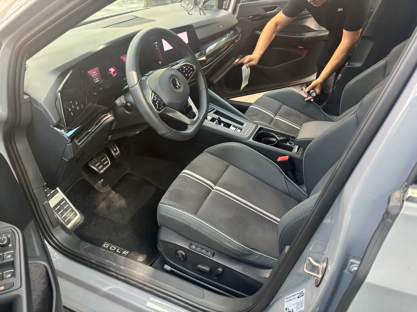 2023 VOLKSWAGEN GOLF thumbnail 3