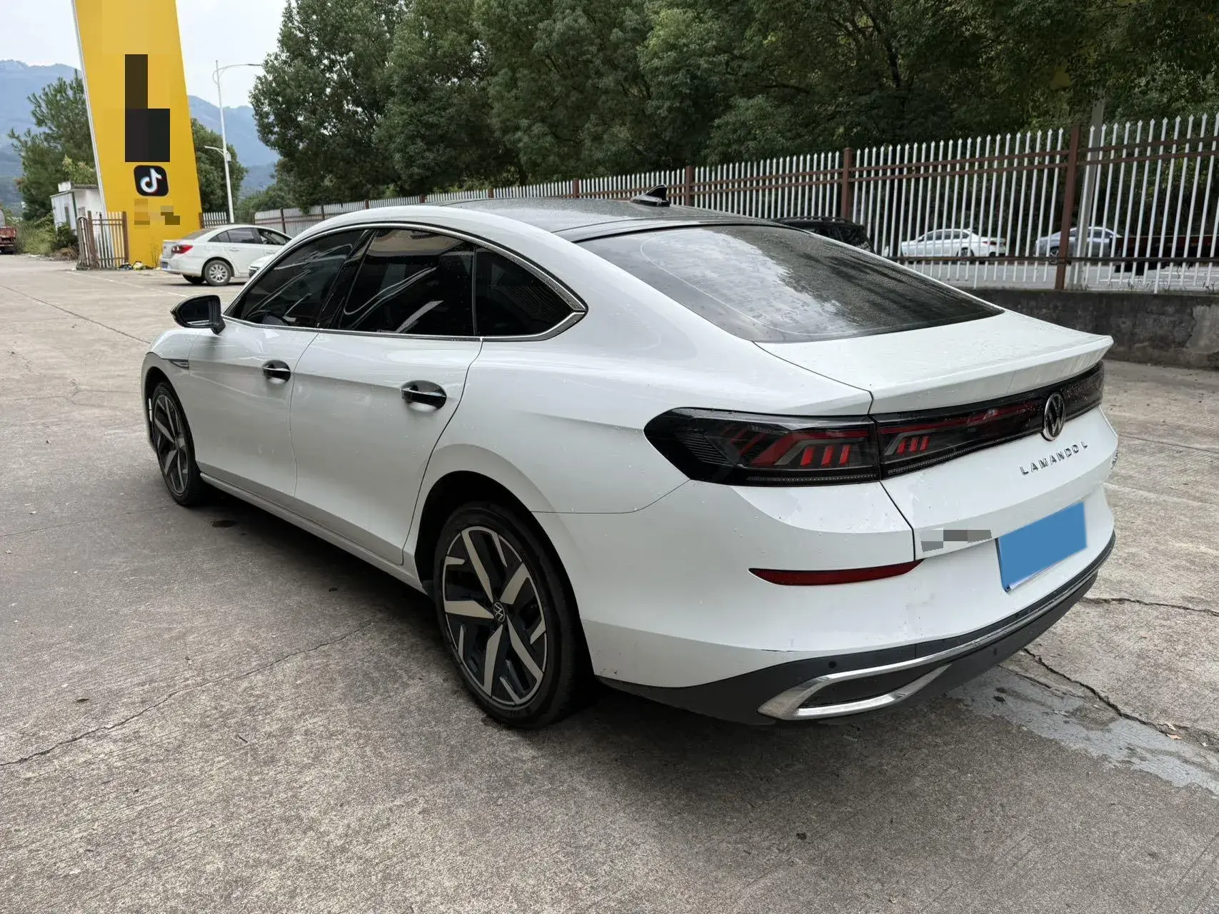 2024 VOLKSWAGEN LAMANDO thumbnail 4