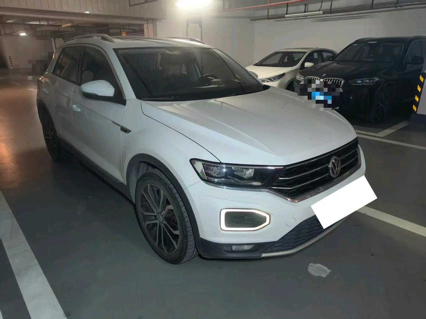 2018 VOLKSWAGEN T-ROC thumbnail 3