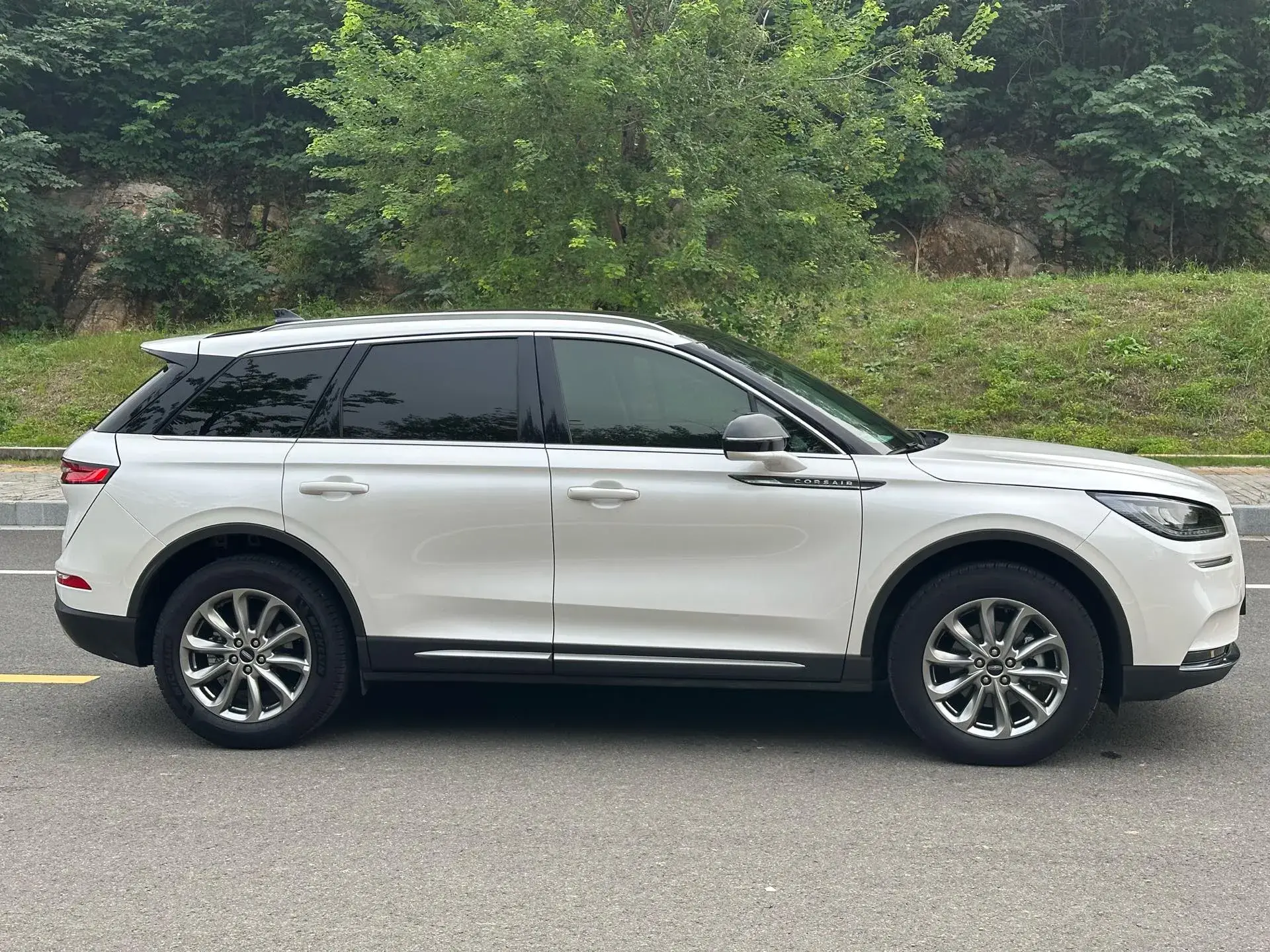 2021 LINCOLN CORSAIR thumbnail 3