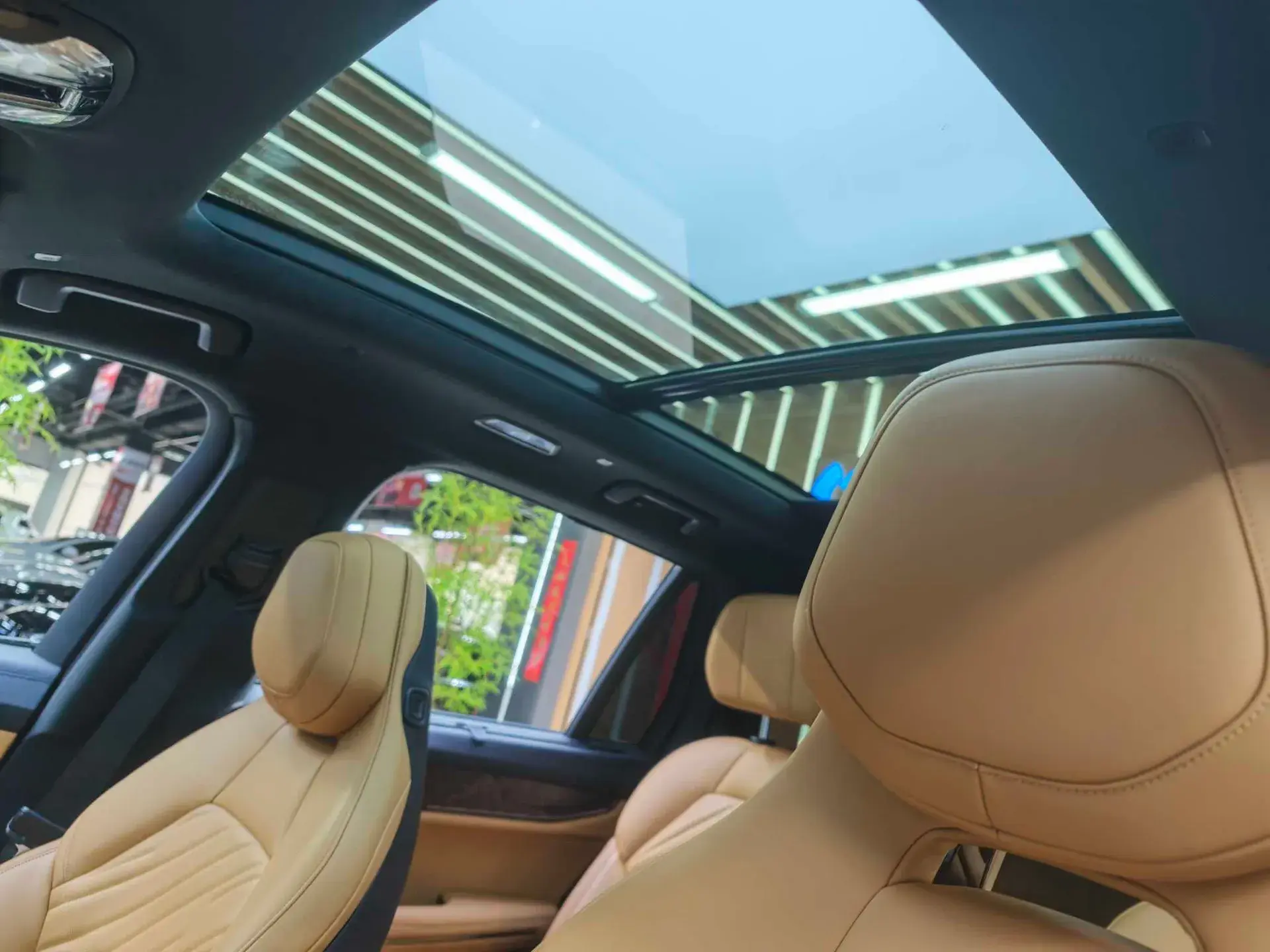 2021 LYNK&CO 09 thumbnail 3