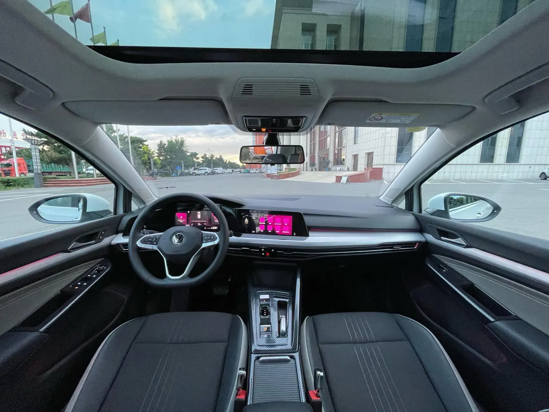 2023 VOLKSWAGEN GOLF thumbnail 4