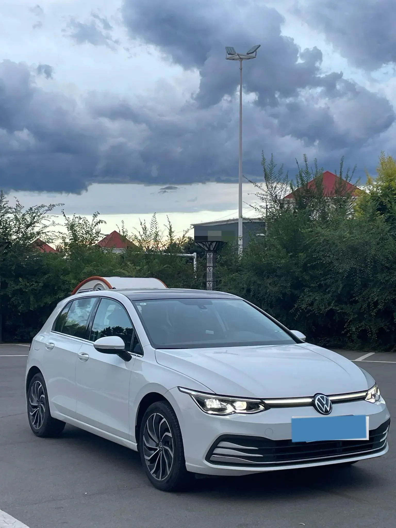 2023 VOLKSWAGEN GOLF thumbnail 3