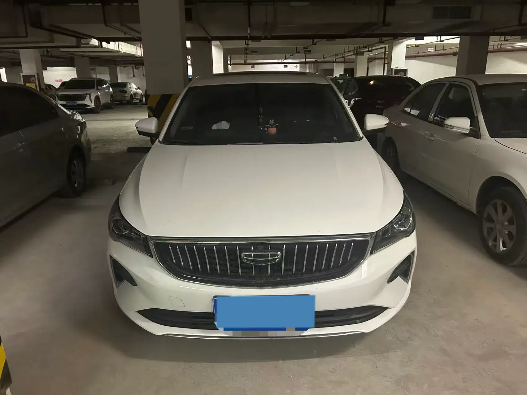 2023 GEELY EMGRAND thumbnail 2