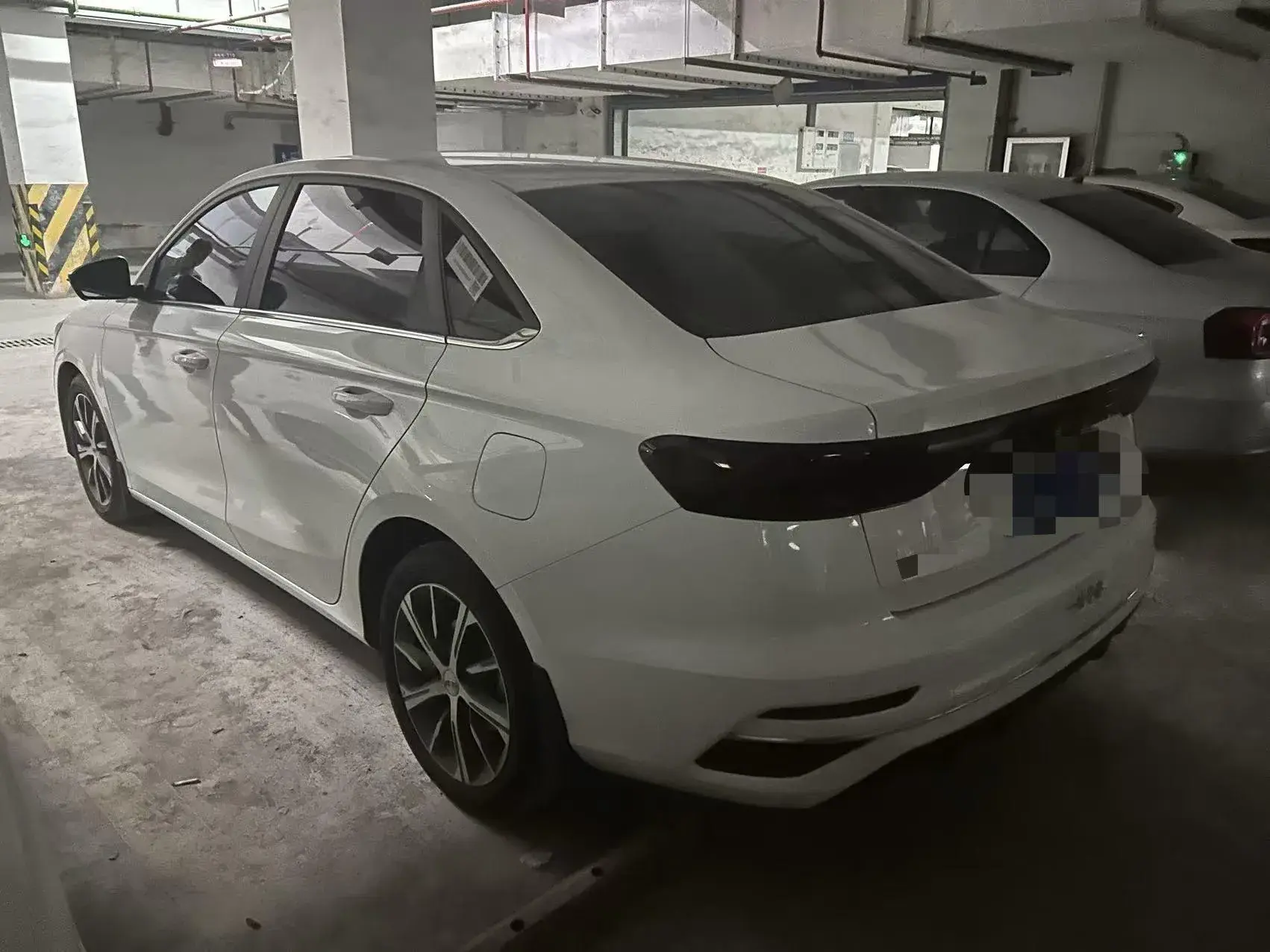 2023 GEELY EMGRAND thumbnail 3