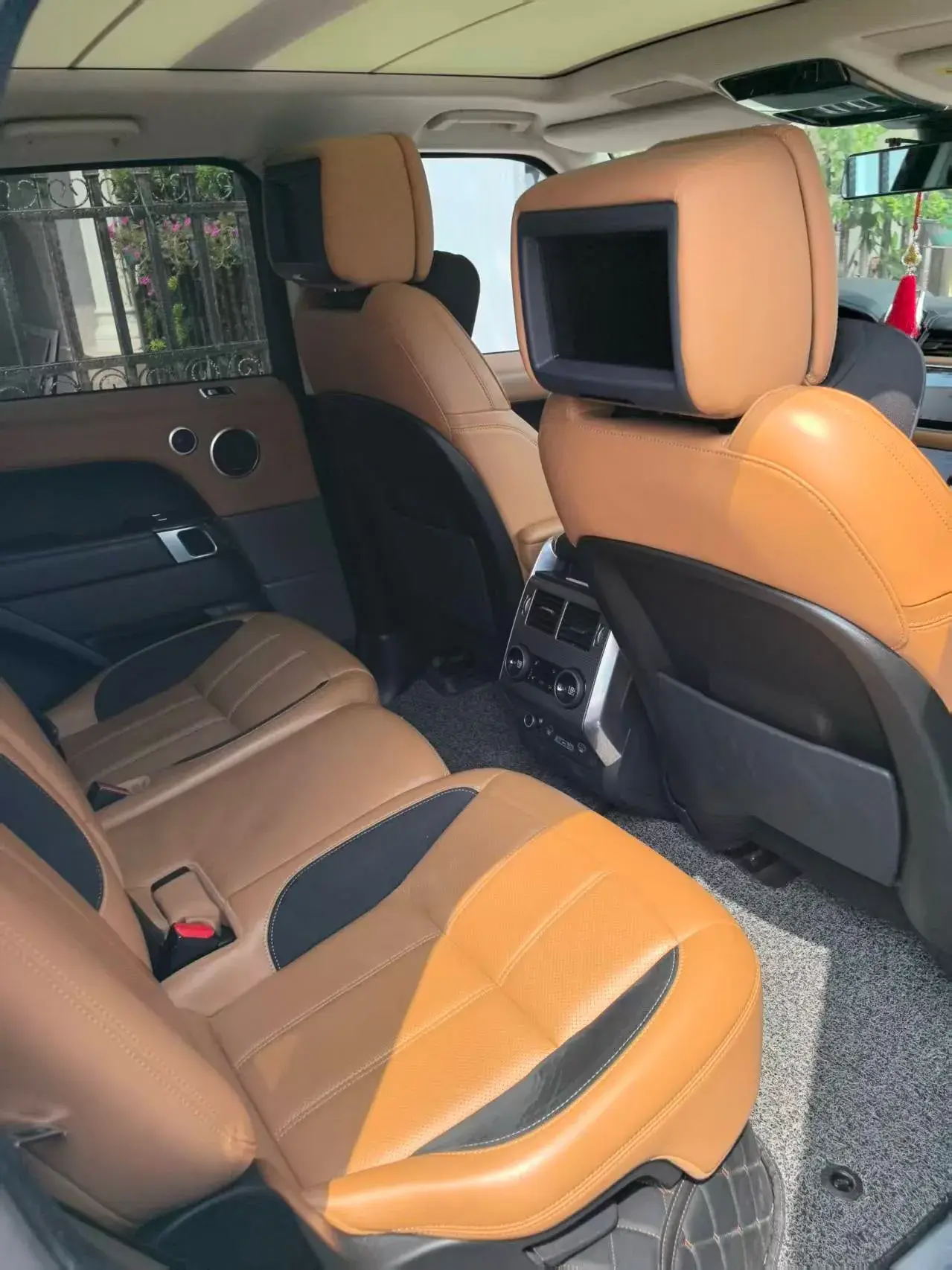 2020 LAND ROVER thumbnail 4