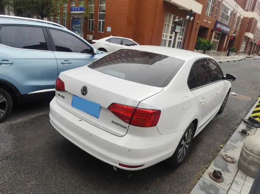 2018 VOLKSWAGEN SAGITAR thumbnail 3