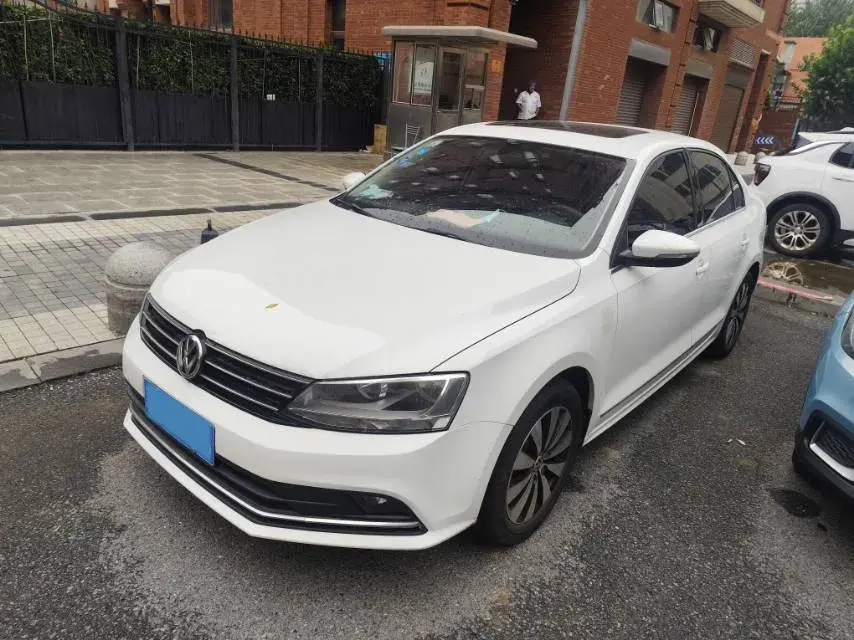 2018 VOLKSWAGEN SAGITAR view 1