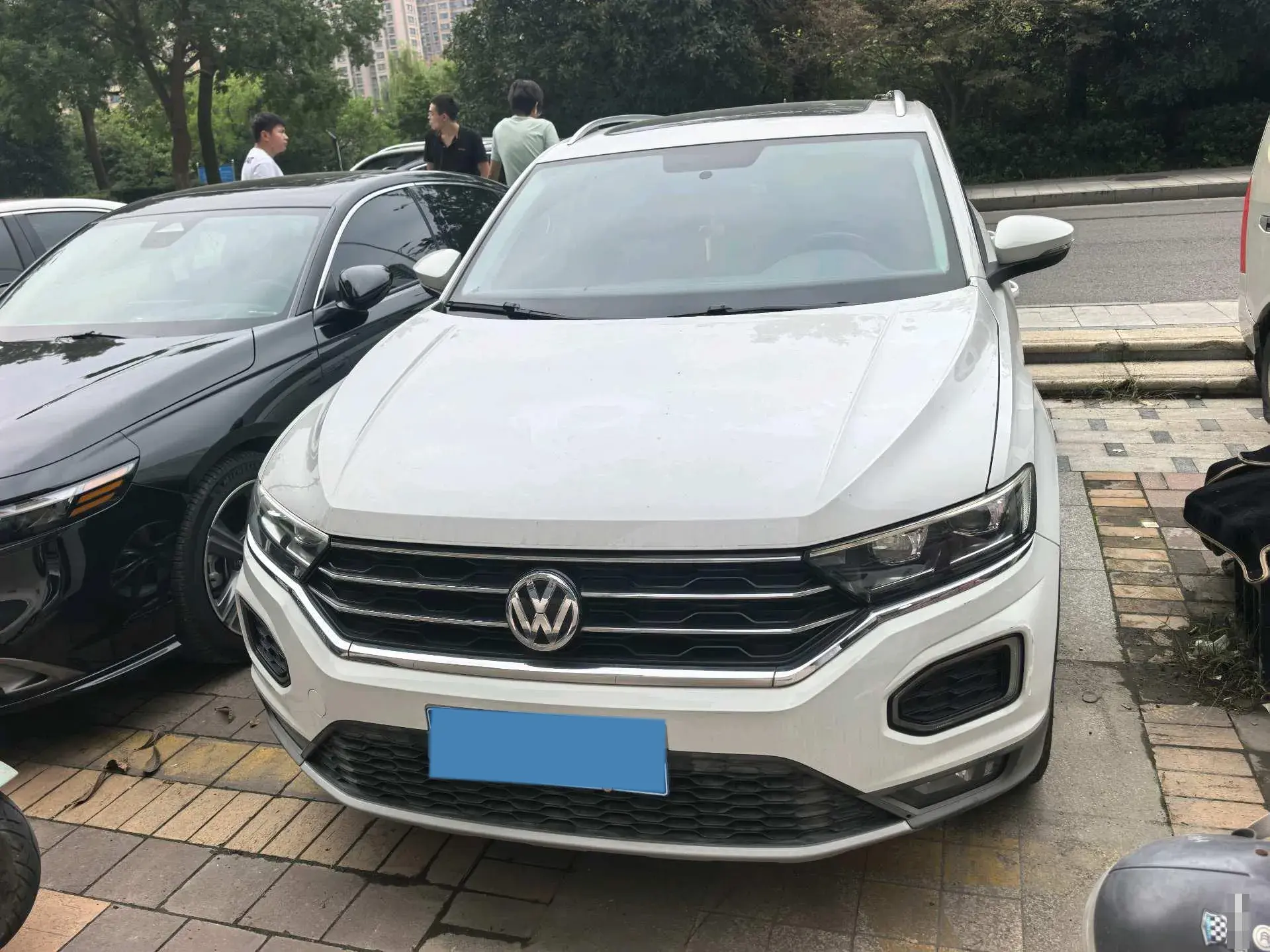 2018 VOLKSWAGEN T-ROC thumbnail 3