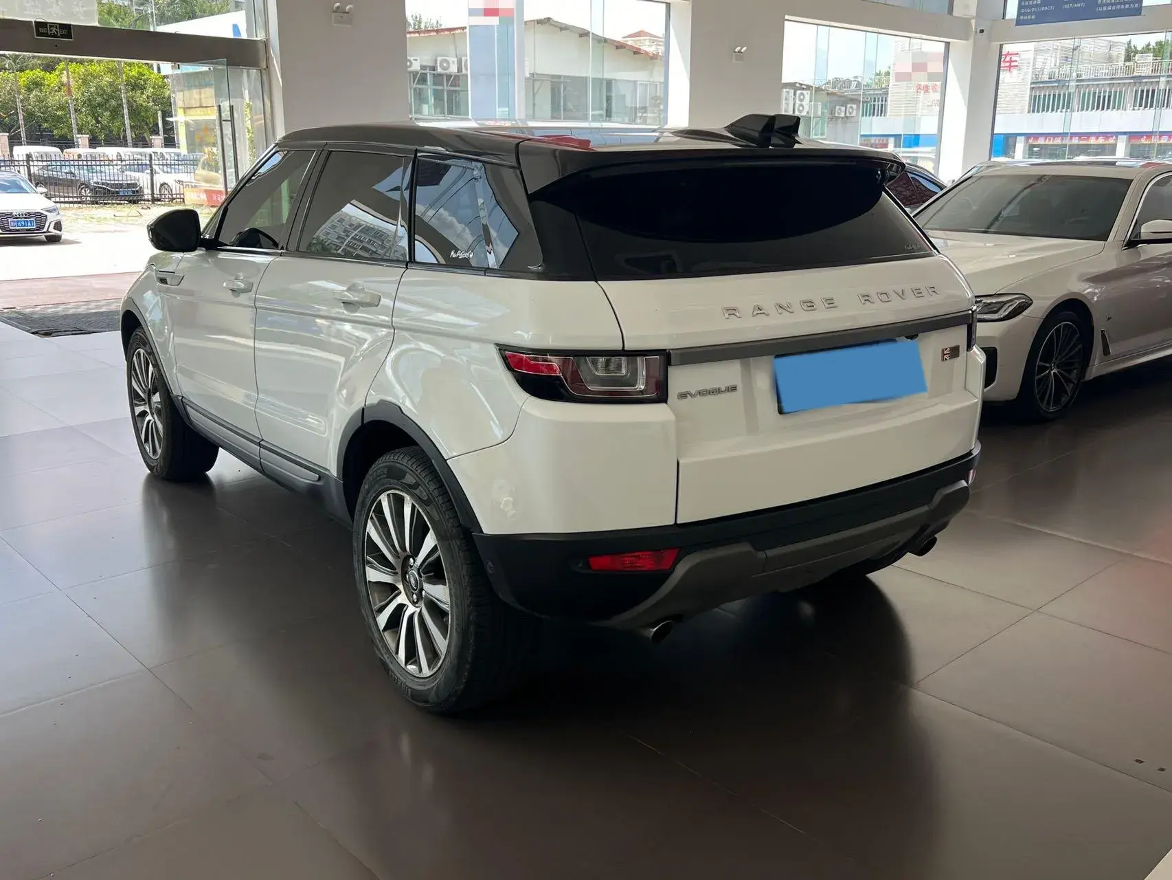2018 LAND ROVER thumbnail 4