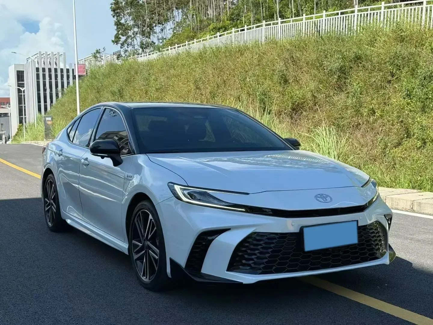 2024 TOYOTA CAMRY thumbnail 3