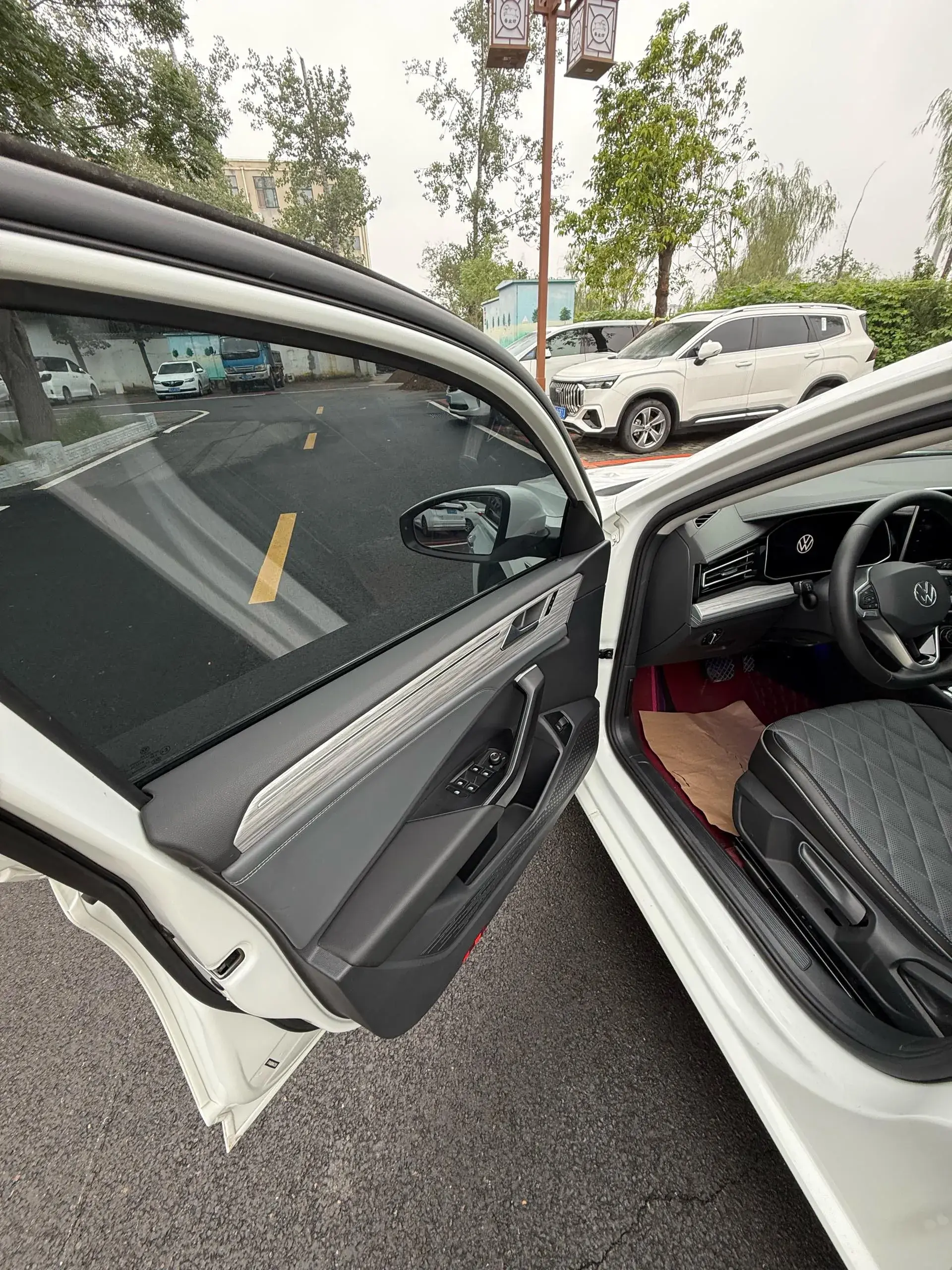 2023 VOLKSWAGEN SAGITAR thumbnail 4