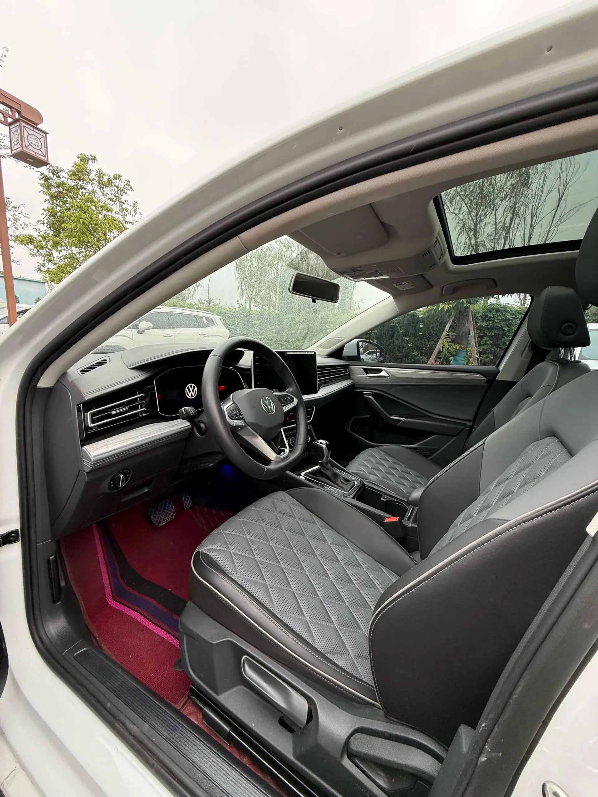 2023 VOLKSWAGEN SAGITAR thumbnail 3