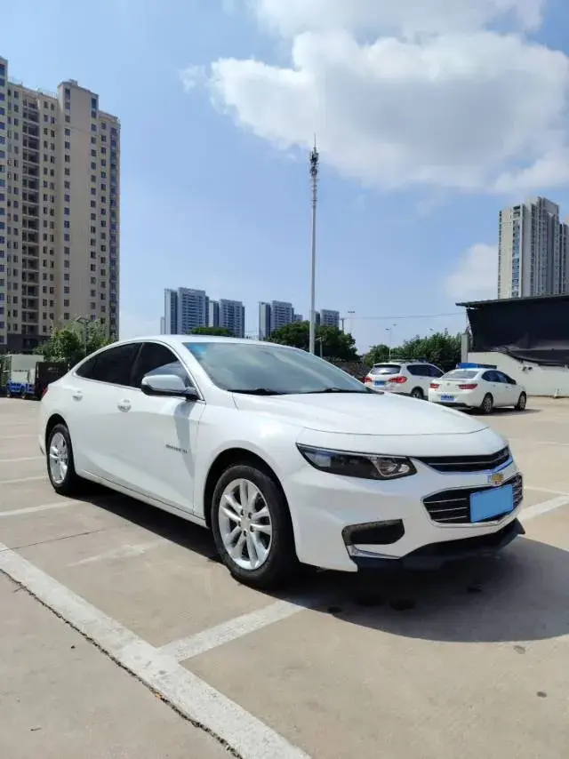 2018 CHEVROLET MALIBU thumbnail 3