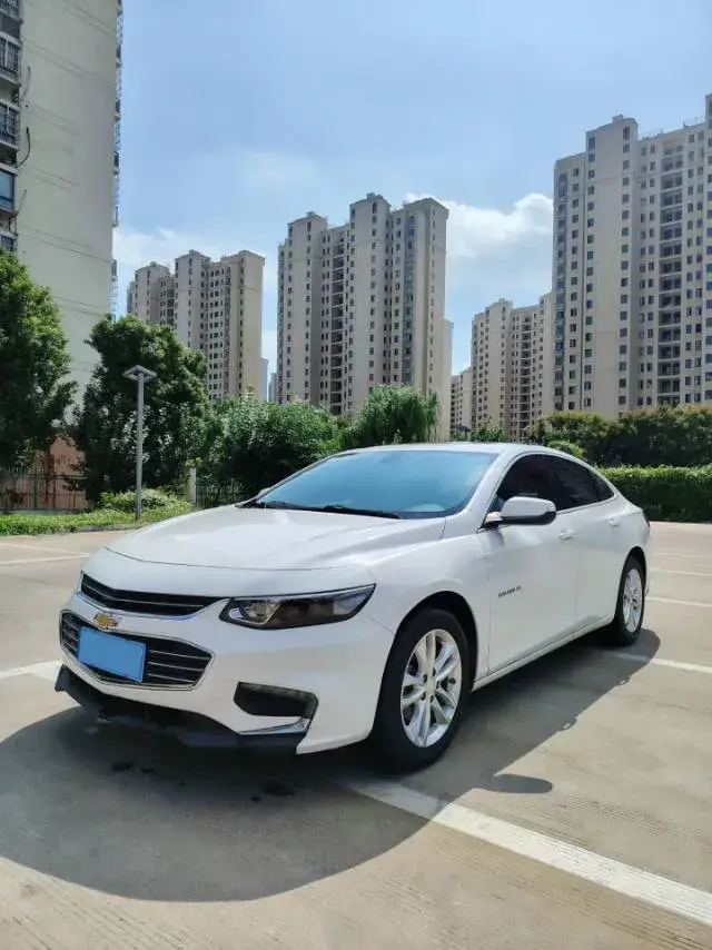 2018 CHEVROLET MALIBU view 1