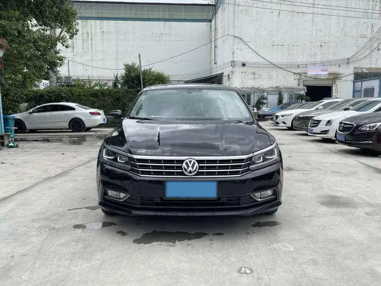 2017 VOLKSWAGEN PASSAT thumbnail 2