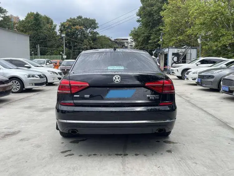 2017 VOLKSWAGEN PASSAT thumbnail 4